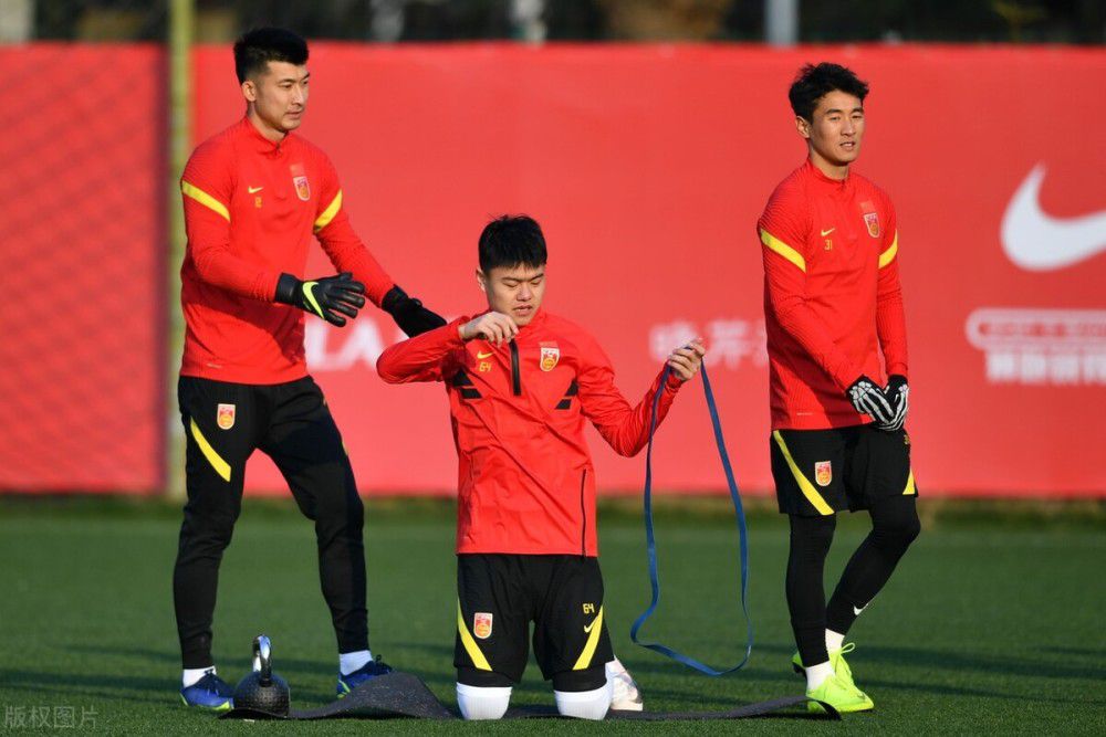 在超能力、导师以及神盾局局长的帮助下，她开始练习操练和控制自己，并成为了合格的超级英雄